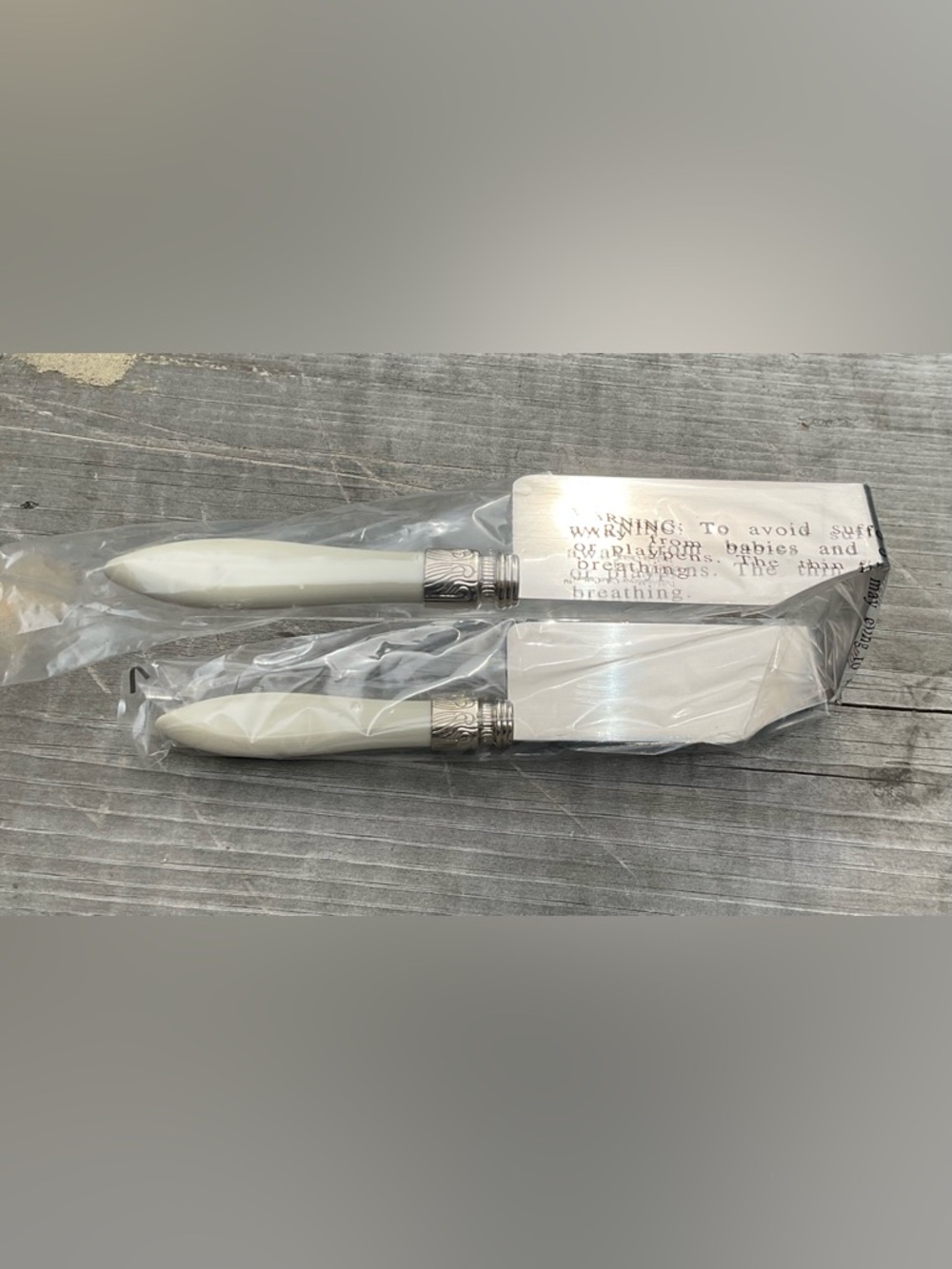 Ivory Handle Cake Cutter